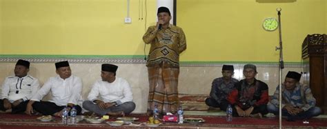 Plt Bupati Suhardiman Amby Memberikan Bantuan Berupa Qubah Mesjid Di