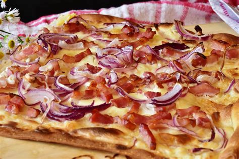 Klassieke Elzasser Flammkuchen Recept WijnSpijs Magazine