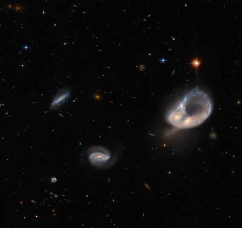 Hubble Space Telescope Image Shows Galaxies Merge 671m Light Years Away