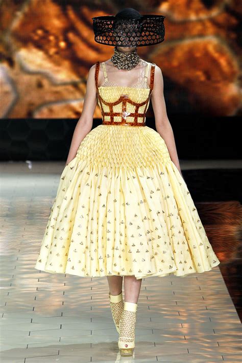 Alexander Mcqueen Spring Ready To Wear Fashion Show Catwalk