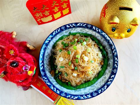 Chinese Stir Fry Glass Noodles with Dried Shrimp