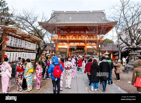 Japan Kyoto Yasaka Shrine New Year People Going To The Yasaka