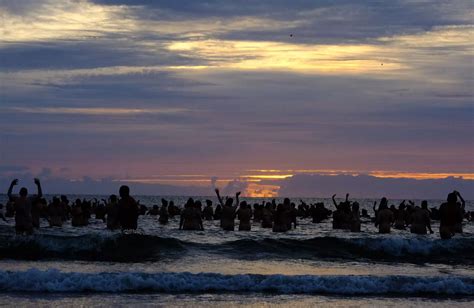 1 200 Naked Strangers Embrace The Pure Joy And Freedom Of The North