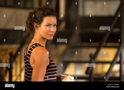 EVANGELINE LILLY, REAL STEEL, 2011 Stock Photo - Alamy