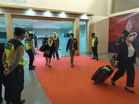 Personil Polres Bandara Amankan Kedatangan Delegasi Rangkaian Sherpa