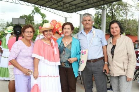 Brilla Hilos De Plata Grupo De Danzoneros Del DIF Municipal