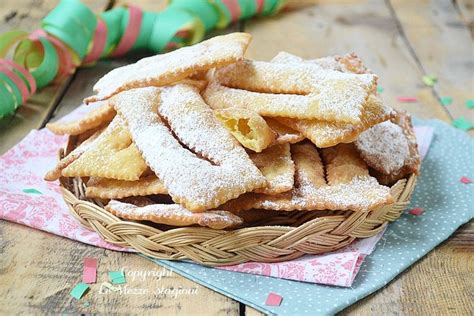 Chiacchiere Di Carnevale Croccanti E Bollose Recipe Snack Recipes