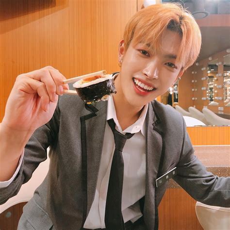 Hongjoong Sendo Boyfriend Material Ateez 》180925 Kim Hongjoong