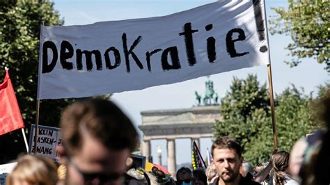 Gro Demo In Berlin Verboten Protest Und Gewaltaufrufe Im Netz