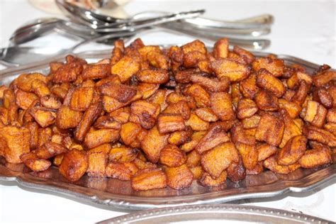 Un plat d alloco recette à base de banane plantain mûre frite à l