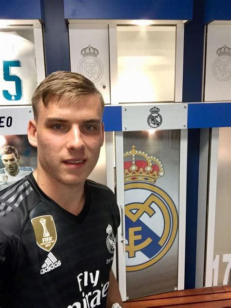 Lunin Ha Sido Presentado Como Nuevo Guardameta Del Realmadrid En El