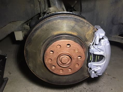 Обслуживание передних тормозов — Volkswagen Passat B6, 1,8 л, 2008 года ...