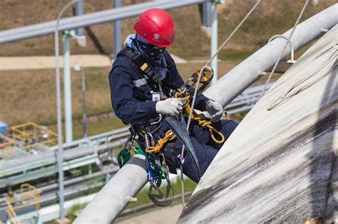 Premium Photo Male Worker Rope Access Inspection