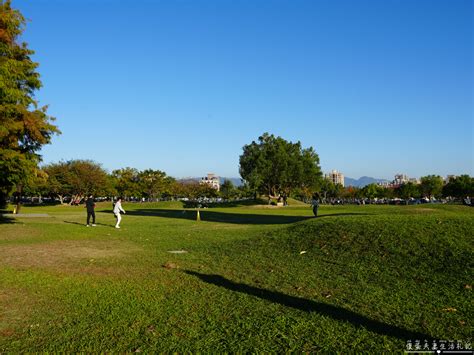 【台中北屯。景點】『南興公園』萬坪公園！在落羽松大道與米奇樹來場美麗的邂逅吧！ 傻蛋夫妻生活札記