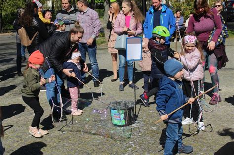 Majówka w Radomsku Na początek Dzień Baniek Mydlanych ze Smokiem