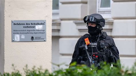 Bremerhaven Sch Ssen An Gymnasium Haftbefehl Gegen Mutma Lichen Sch Tzen