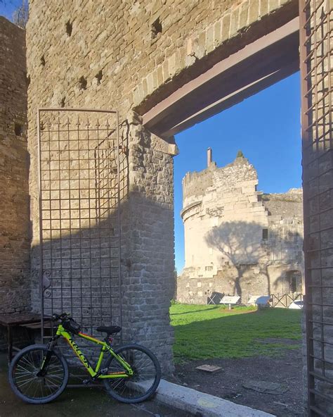 Turismo Roma On Twitter Il Mausoleo Di Cecilia Metella Visto Dal