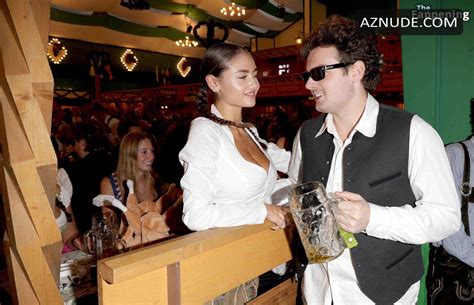 Leni Klum Sexy Shows Off Her Hot Cleavage At Oktoberfest In Munich Aznude