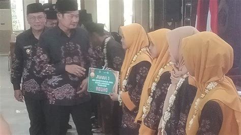 Bupati Lamongan Yuhronur Efendi Berangkatkan Umrah Kafilah Juara Di