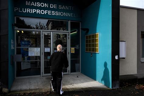 Dans Un Village Auvergnat La Maison De Sant Grandit Et Le D Sert