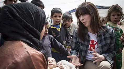 Samantha Cameron Visita Un Campo De Refugiados En El Líbano