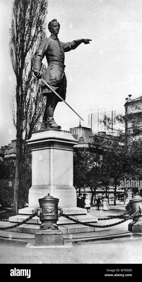 Karl Xii Statue Black And White Stock Photos And Images Alamy