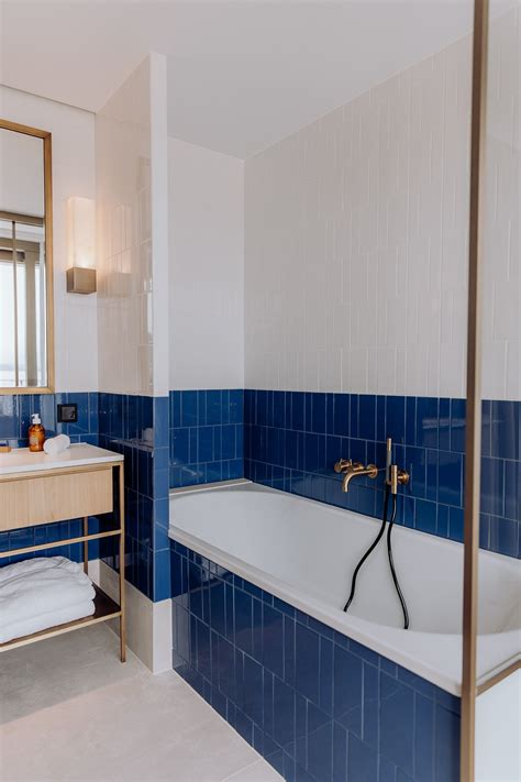 Badezimmer Mit Blauen Fliesen Cgoldner Wallideen