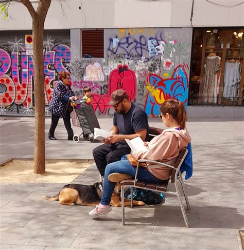 Jordi Lon Q on Twitter Que el monument a La plaça del Diamant sigui