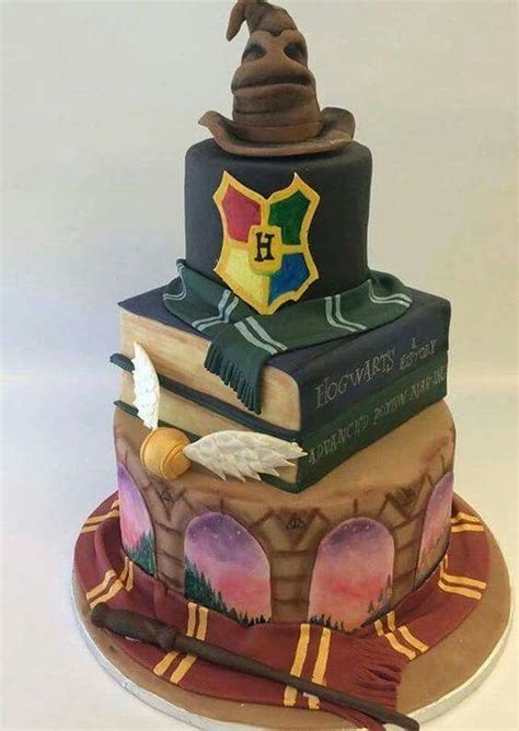 I Want This Hogwarts Cake Harry And Co In 2019 Harry Potter Cake