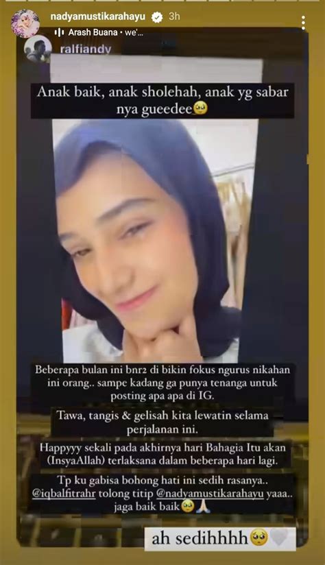 Nadya Mustika Dan Pacar Barunya Pamer Foto Latar Biru Umumkan Bakal