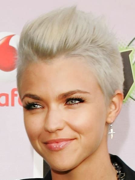 Super Cool Platinum Blonde Hairstyles To Try Pretty Designs