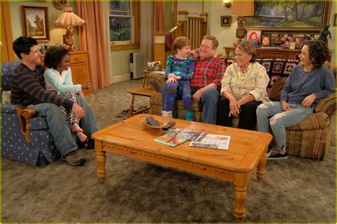 First Photos from 'Roseanne' 2018 Revival Revealed!: Photo 4008536 ...