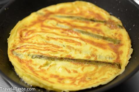 Omelette with asparagus – Travel For Taste