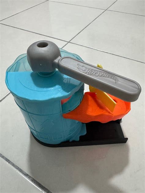 Hot Wheels Downtown Ice Cream Meltdown Playset Hobbies Toys Toys Games On Carousell