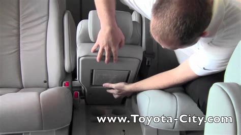 2021 Toyota Sienna 2nd Row Middle Seat Removal