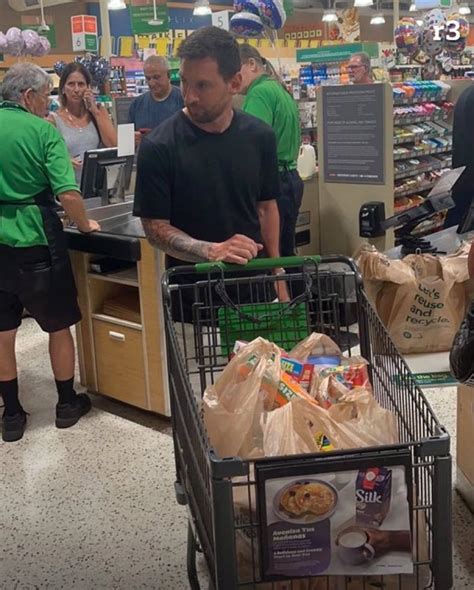 Bryan Hernandez On Twitter Messi In Miami Shopping For Groceries A