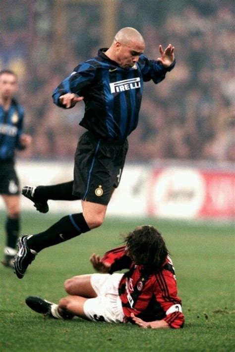 Ronaldo Vs Maldini Inter Paolo Maldini Legends Football Ronaldo