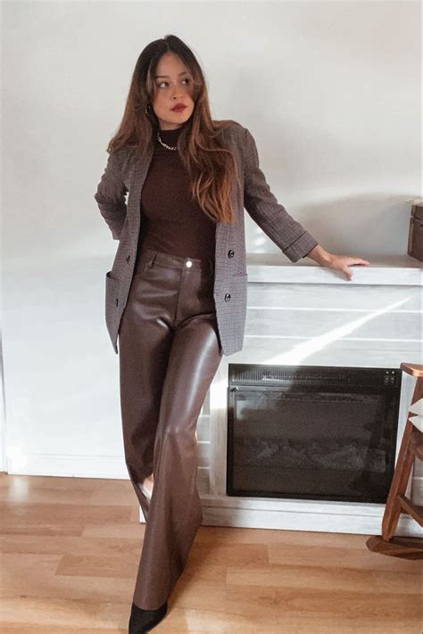 The Brown Faux Leather Pants That Make Any Outfit Val En La Casa