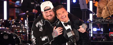 Watch Jelly Roll Swoop Ryan Seacrest Off His Feet Perform Medley Of Hits To Cap Off Breakout