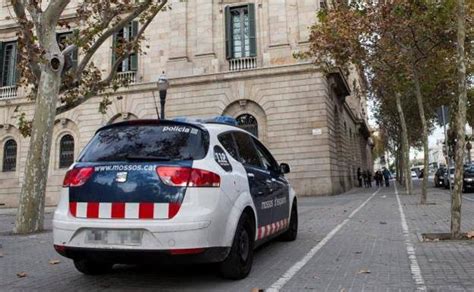 Los Mossos Liberan A Una Mujer Retenida M S De D As En Un Piso De