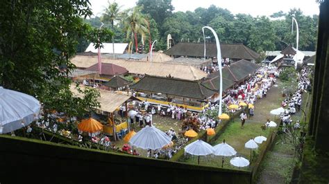 Kedampal Lautan Manusia Puncak Aci Ngusaba Paruman Pura Puseh Desa