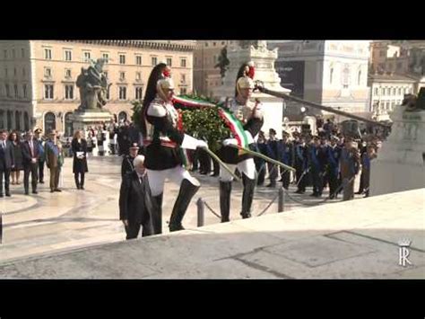 Roma Il Presidente Mattarella Depone Una Corona D Alloro 25 04 15