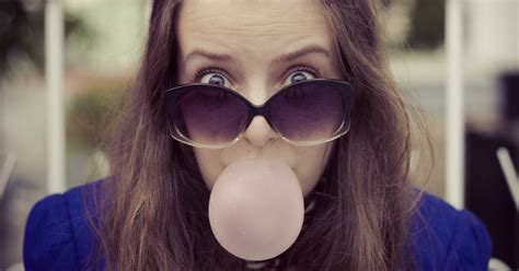 Pourquoi vous devriez arrêter de mâcher du chewing gum Terrafemina