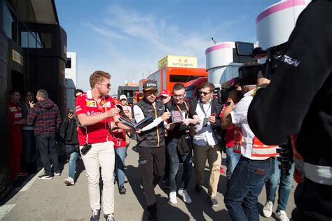 Fernando Alonso Desata La Locura En El Circuit Foto De Marca