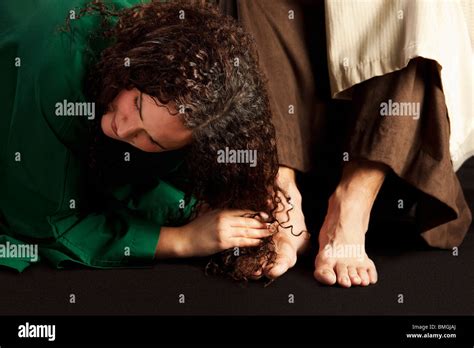 Mary Magdalene Wiping Jesus Feet Stock Photo Alamy