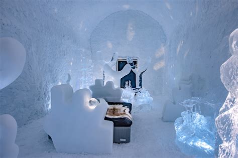 Deluxe Suite 365 Hilla in Icehotel 365 | ICEHOTEL