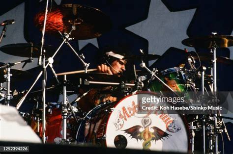 Tommy Lee 1989 Photos And Premium High Res Pictures Getty Images