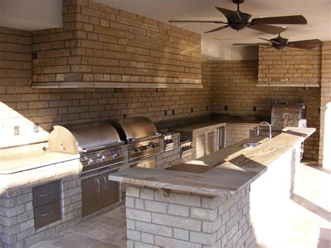 Outdoor Kitchen Island Options | HGTV