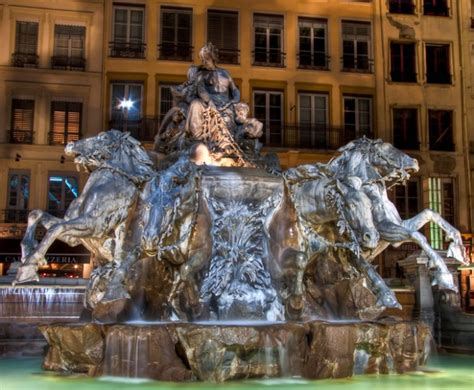 Photo Fontaine Bartholdi Lyon Red Couvrir Lyon En Photo