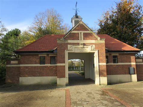 Entrance To Wyndham Park Grantham © Jonathan Thacker Geograph